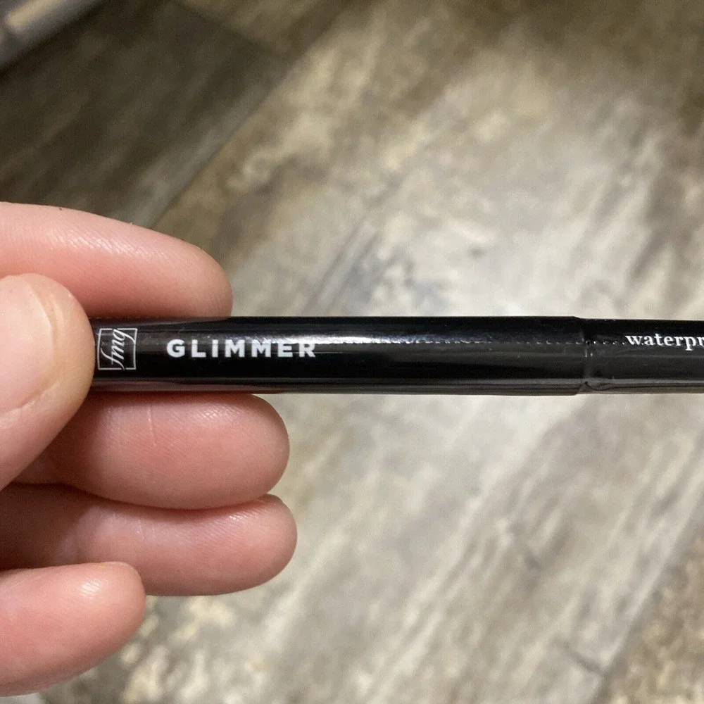 Avon fmg Glimmer Waterproof Eyeliner - Blackest Night (332-143) Eye Liner‎